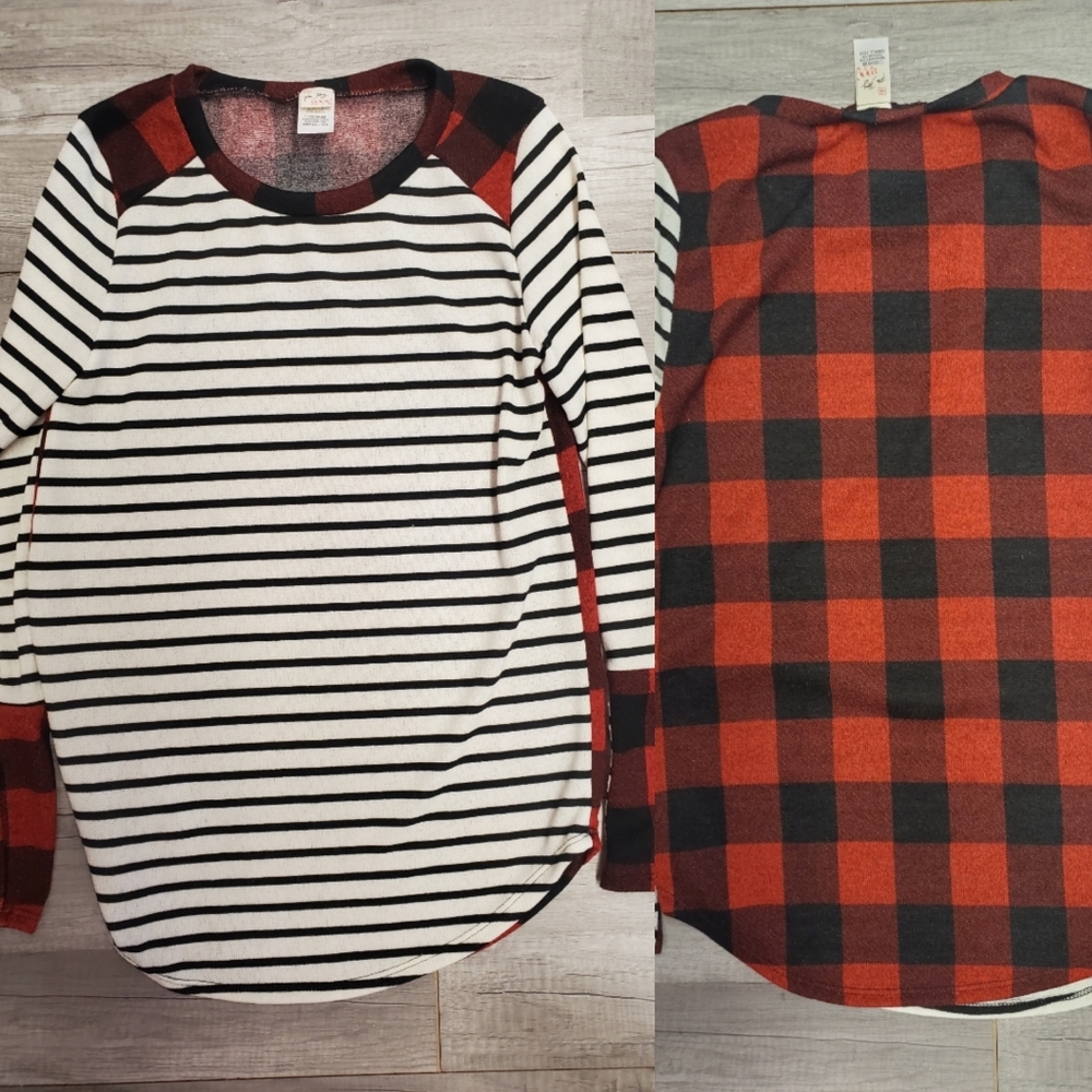 ❌SOLD ❌NWOT Red Plaid Stripe Knit Top S